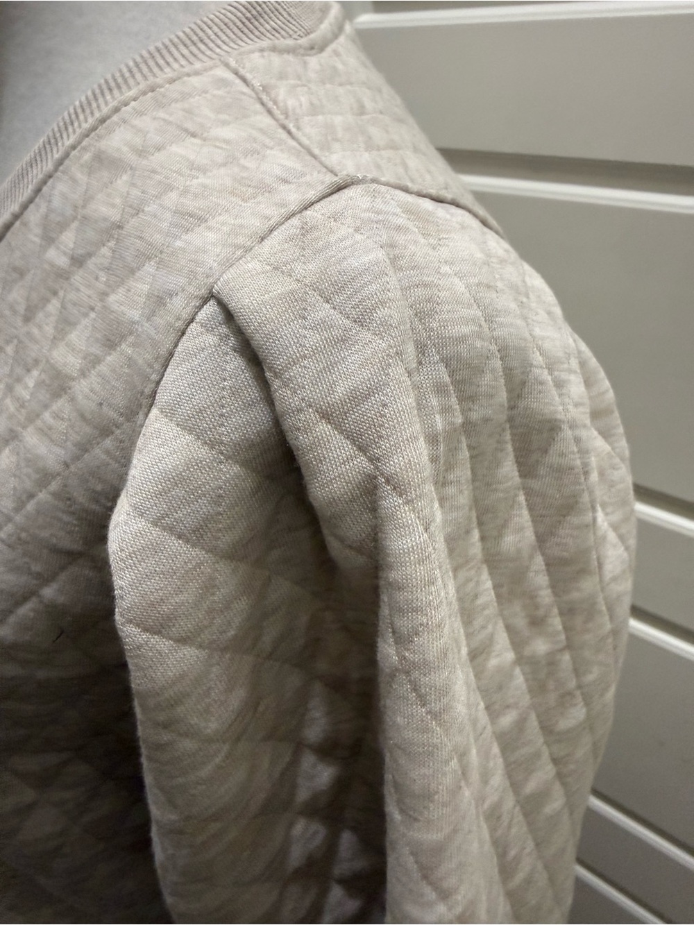 Marine Layer. Corbet Quilted Puff Sleeve Crewneck. Heather Oatmeal. Size medium. - Picture 8 of 13